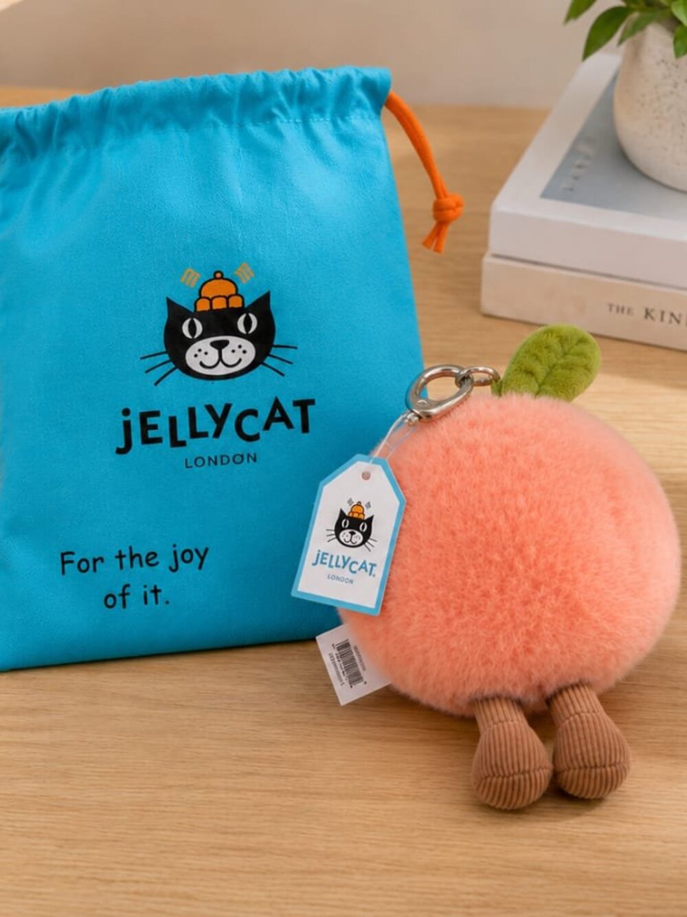 NWT Jellycat Amuseables Peach Bag Charm Plush Fruit Keychain Clip - Picture 3 of 6